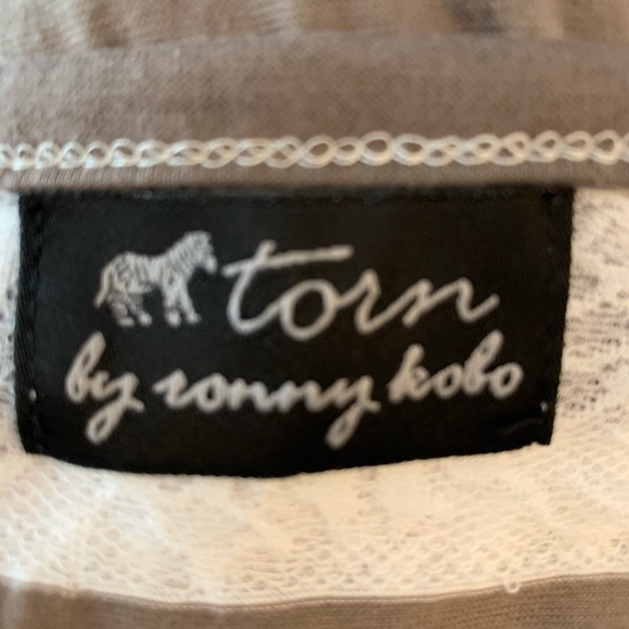 torn by ronny kobo - Picture 4 of 5